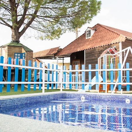 Bungalow Perotonar Ideal Para Familia Con Ninos La Puebla de Cazalla Eksteriør bilde